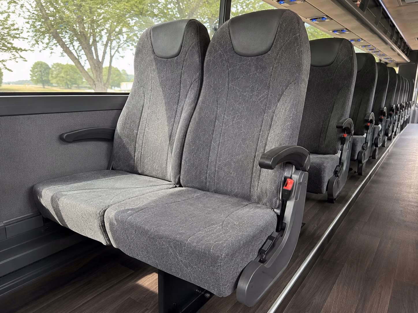 shuttle guests seamlessly between flint hotels and your wedding venue